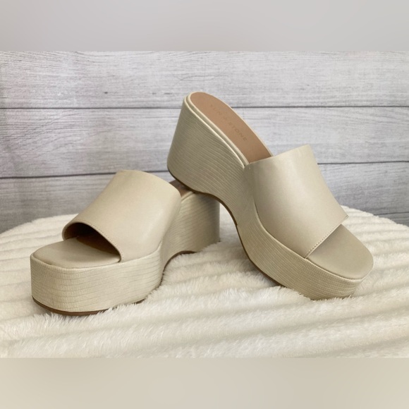 SUN + STONE | Women’s Finleighh Faux Leather Slip-On Wedge Sandals - Picture 2 of 8